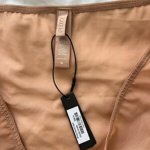 NWT SKIMS fits everybody brief size XL‎